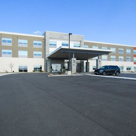 Holiday Inn Express & Suites Coldwater By Ihg Екстериор снимка