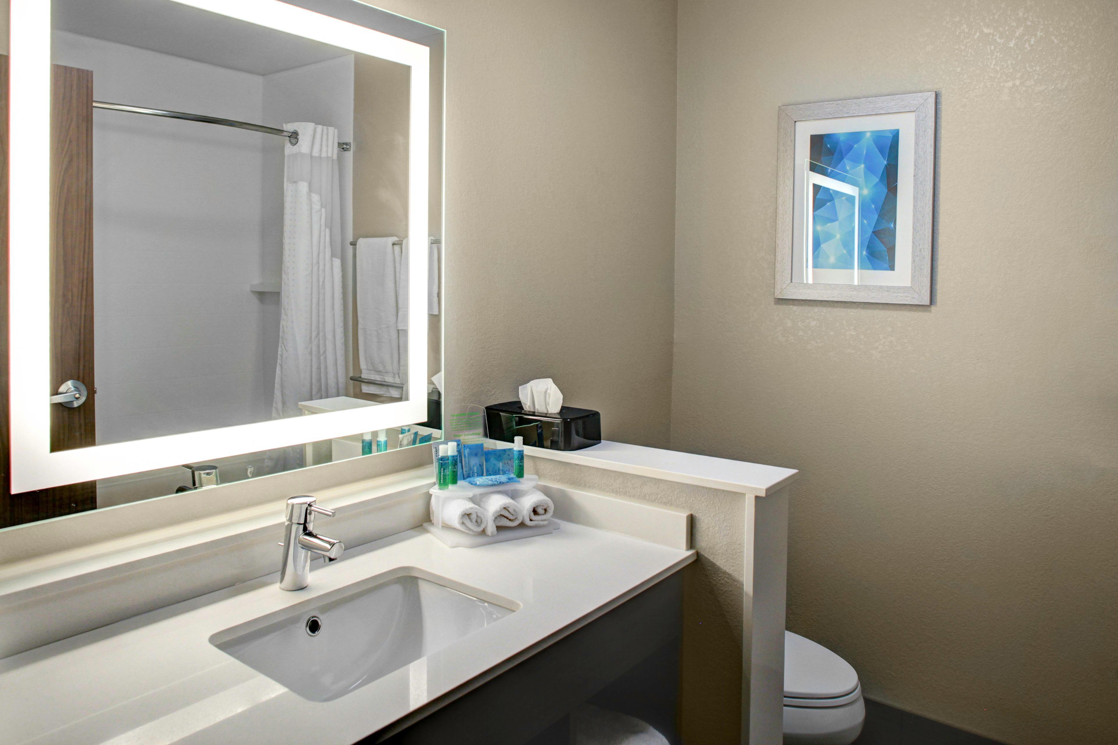 Holiday Inn Express & Suites Coldwater By Ihg Екстериор снимка