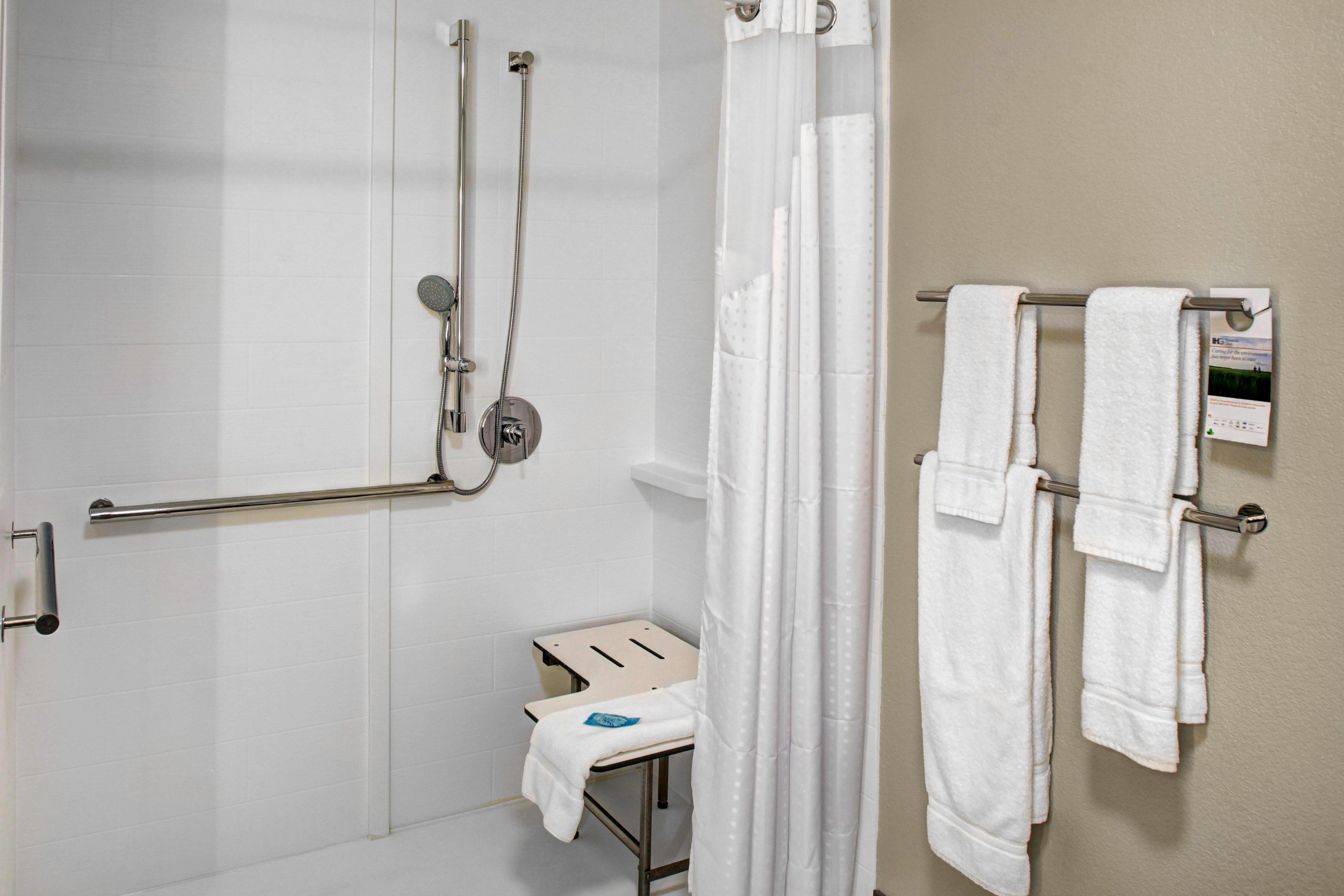 Holiday Inn Express & Suites Coldwater By Ihg Екстериор снимка