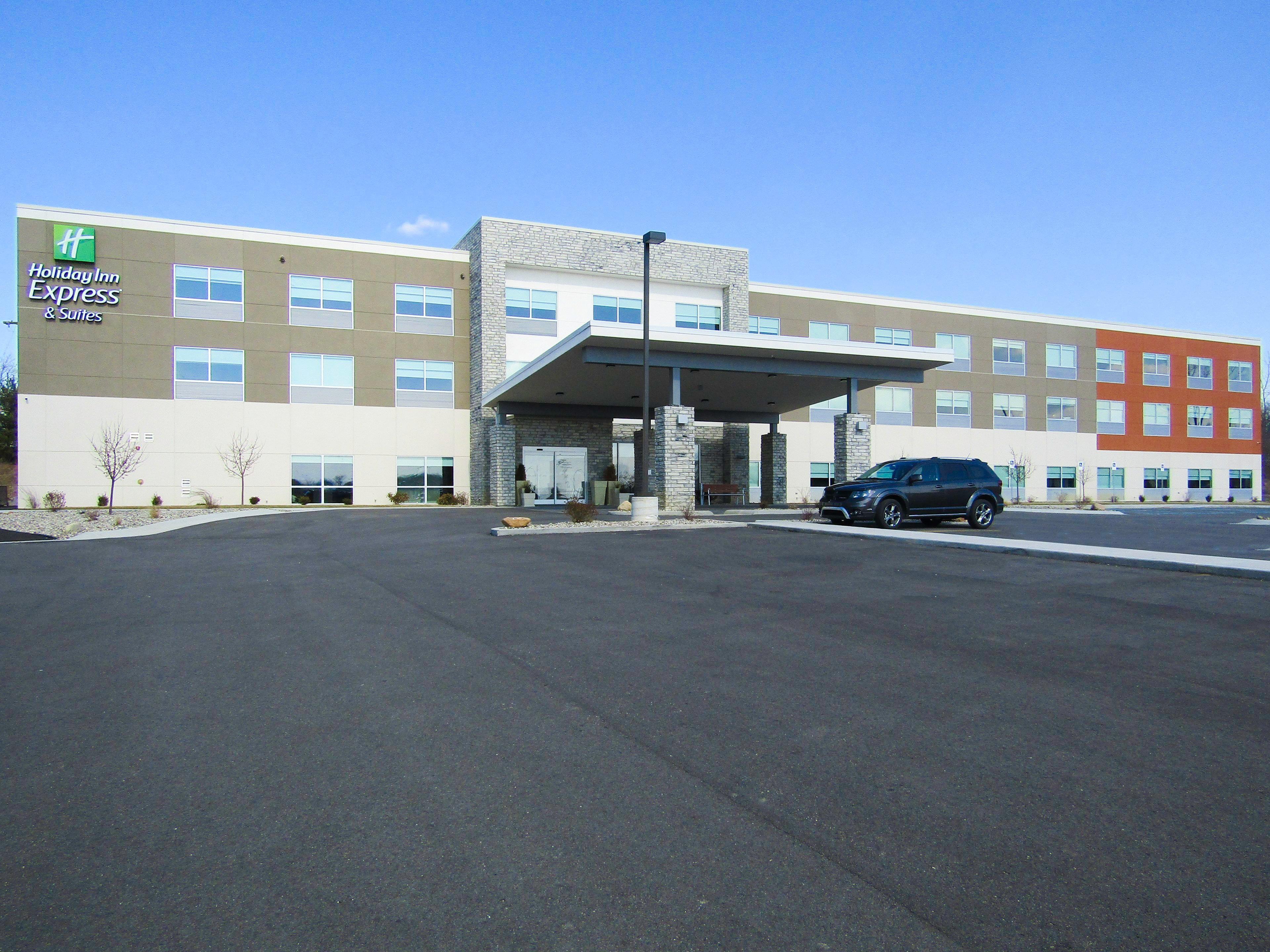 Holiday Inn Express & Suites Coldwater By Ihg Екстериор снимка