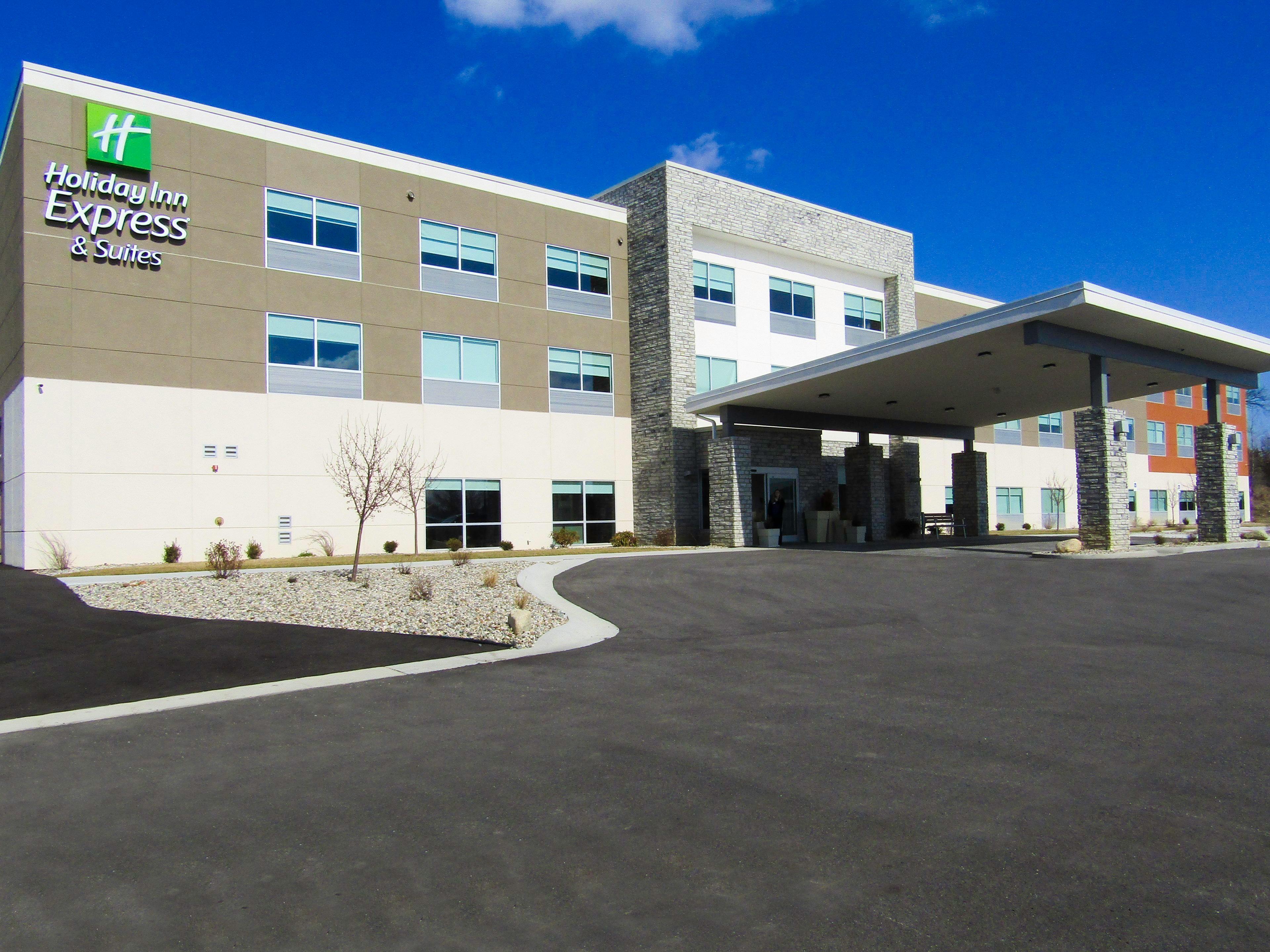 Holiday Inn Express & Suites Coldwater By Ihg Екстериор снимка