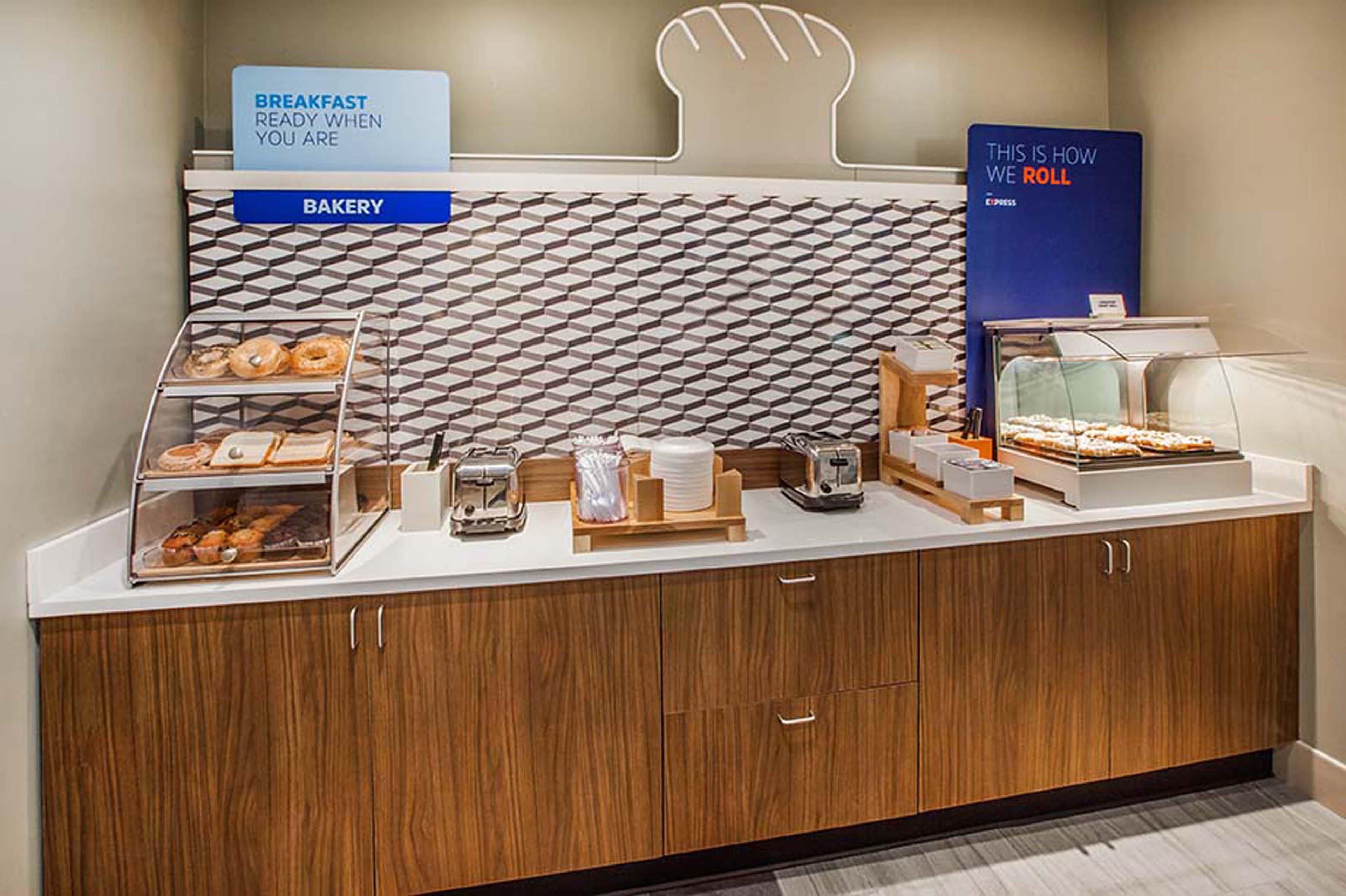 Holiday Inn Express & Suites Coldwater By Ihg Екстериор снимка