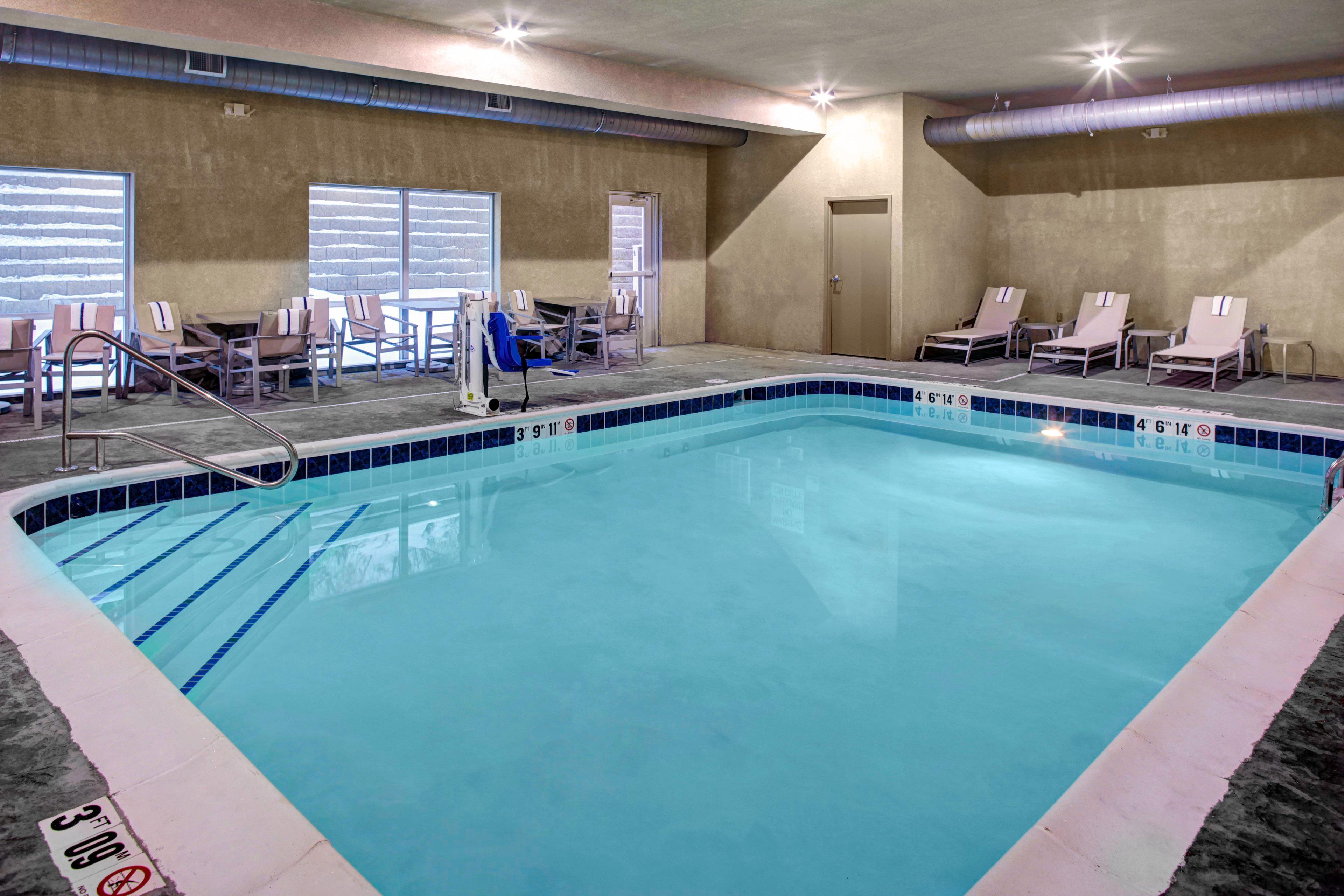 Holiday Inn Express & Suites Coldwater By Ihg Екстериор снимка