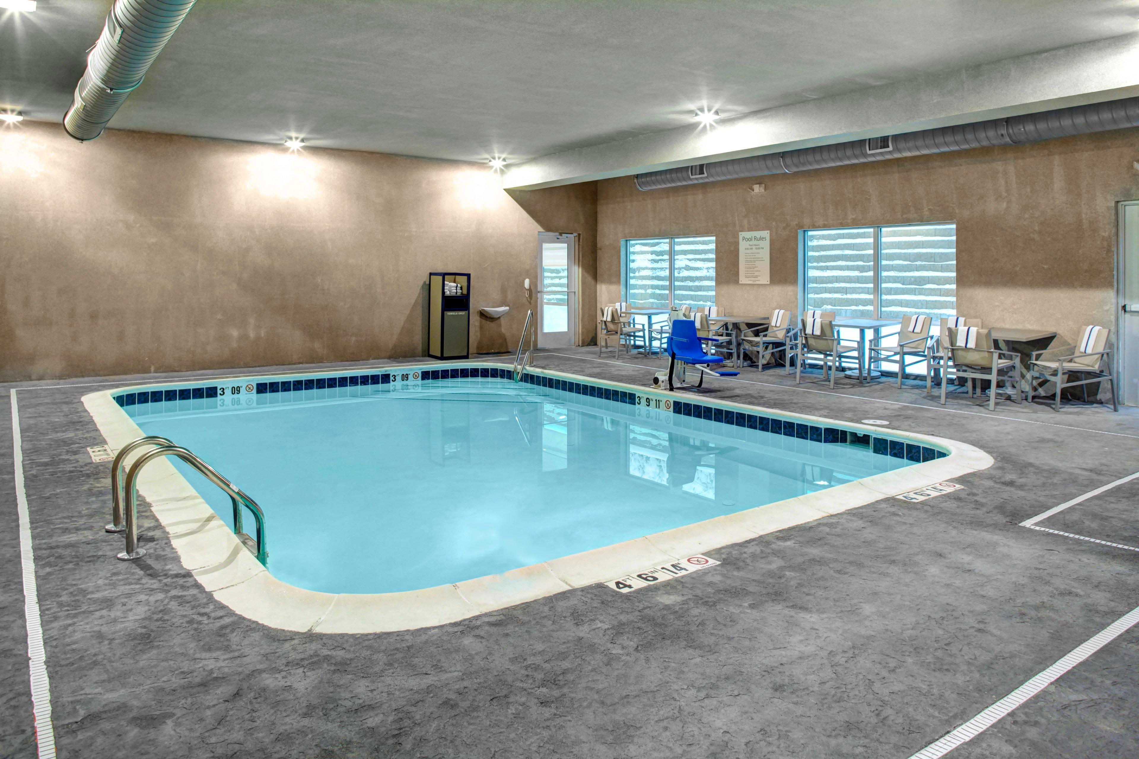 Holiday Inn Express & Suites Coldwater By Ihg Екстериор снимка