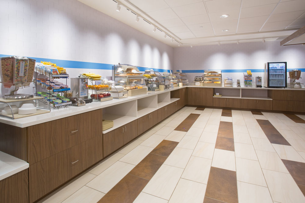 Holiday Inn Express & Suites Coldwater By Ihg Екстериор снимка